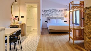 Superior Studio, Garden View (Bascula) | Premium bedding, desk, laptop workspace, soundproofing