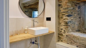 Basic Double Room (Pati) | Bathroom | Shower, hair dryer, towels, soap