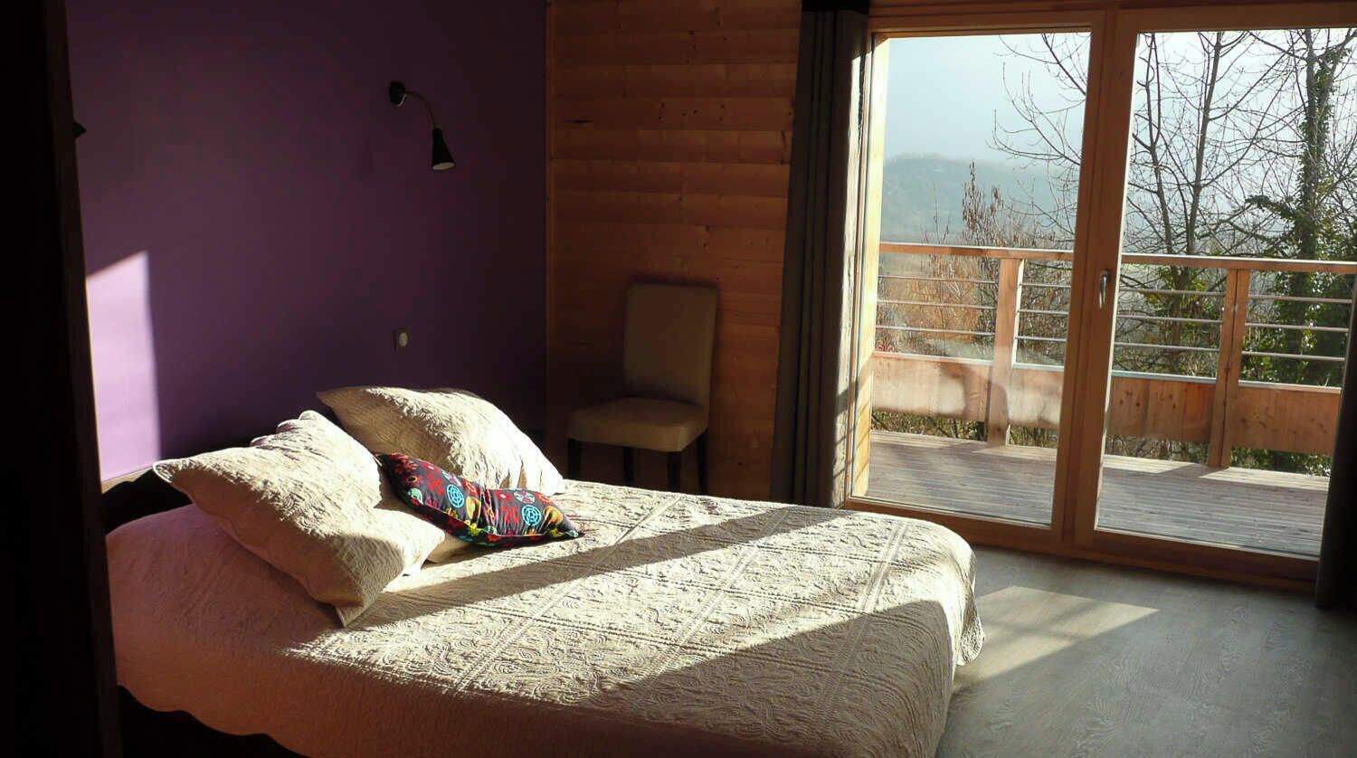 3 bedrooms, travel crib, bed sheets