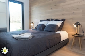 2 bedrooms, travel cot, free WiFi, bed sheets