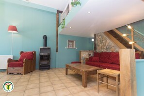 TV, fireplace - Les Ecoulous - SAINT JOSEPH DE RIVIERE (SAINT JOSEPH DE RIVIERE)