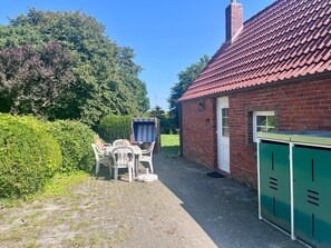 Outdoor dining - Vrbo Property (Osteel)