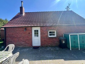 Outdoor dining - Vrbo Property (Osteel)