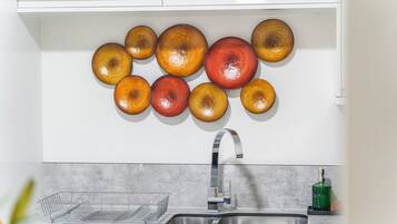 Cookware/dishes/utensils