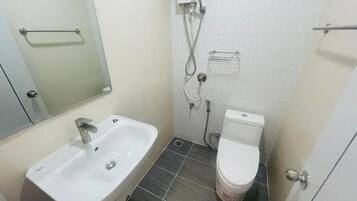 Deluxe Double Room, City View | Bathroom | Shower, towels, soap, shampoo