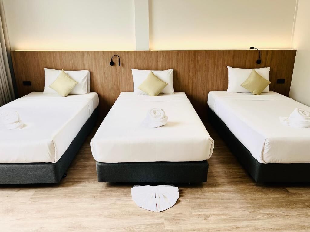 Quarto triplo superior | Quartos à prova de som, Wi-Fi de cortesia