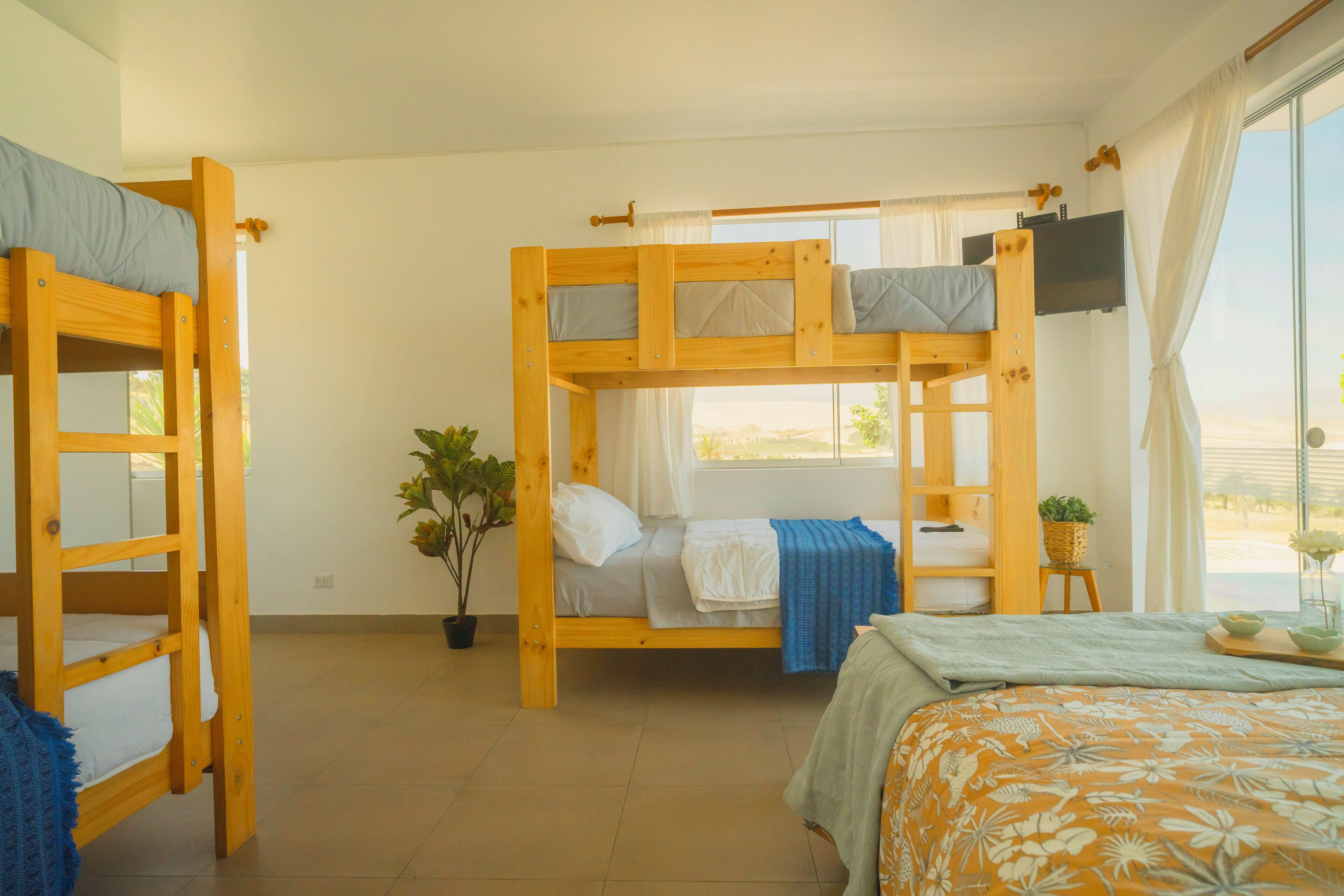 3 bedrooms, WiFi (free), bed sheets