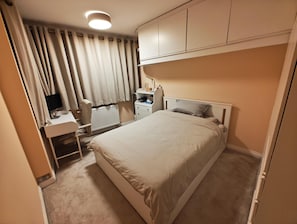 Free WiFi, bed sheets