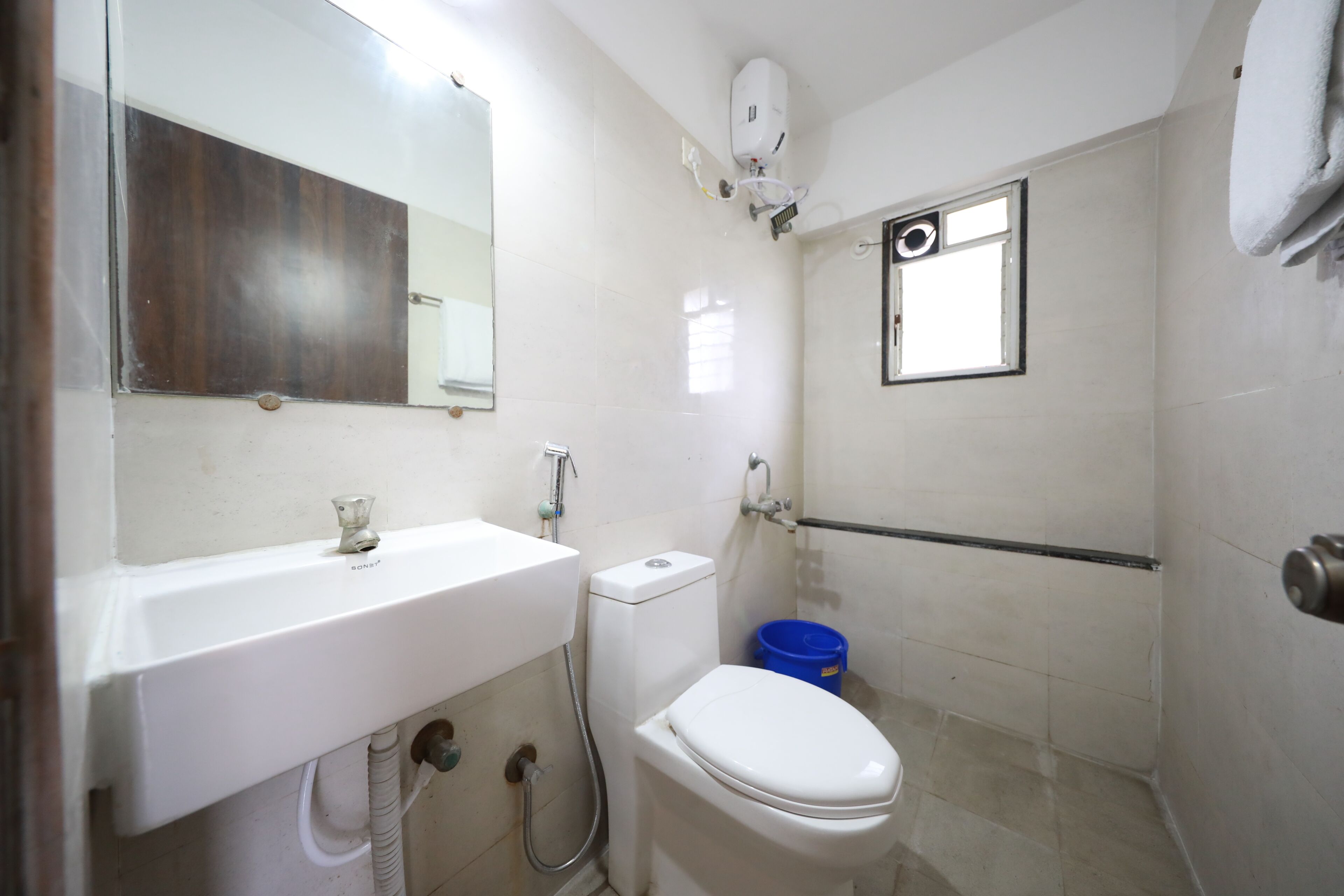 Premium Double Room, City View | Bathroom