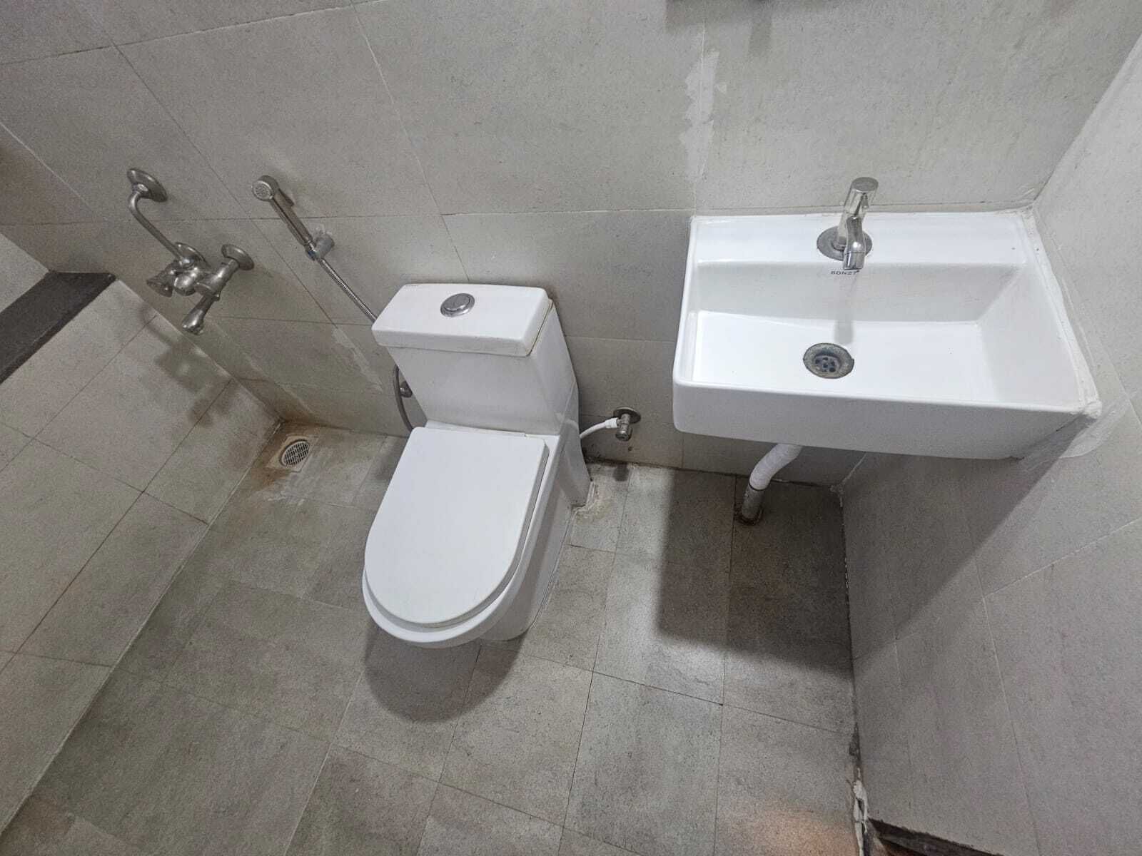 Habitación Premium doble, vistas a la ciudad | Baño | Ducha, toallas, jabón y champú