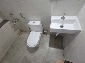 Premium Double Room, City View | Bathroom | Shower, towels, soap, shampoo - Hotel Alt Acco Keshavnagar near Kharadi (Pune)