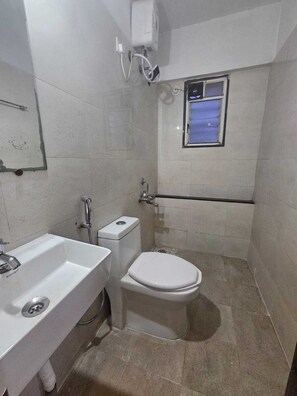 Deluxe Double Room, City View | Bathroom | Shower, towels, soap, shampoo - Hotel Alt Acco Keshavnagar near Kharadi (Pune)
