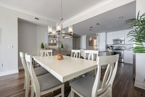 Dining - Three bedroom oceanfront condo in the luxurious Gateway Grand! (Ocean City)