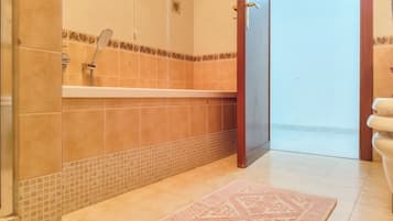 Apartment | Bathroom