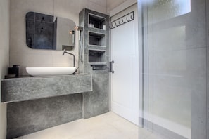 Villa, 2 Bedrooms, Private Pool, Pool View | Bathroom | Free toiletries, hair dryer, towels, soap - Dokur Resort Kartepe (Kartepe)