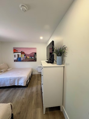 WiFi, bed sheets