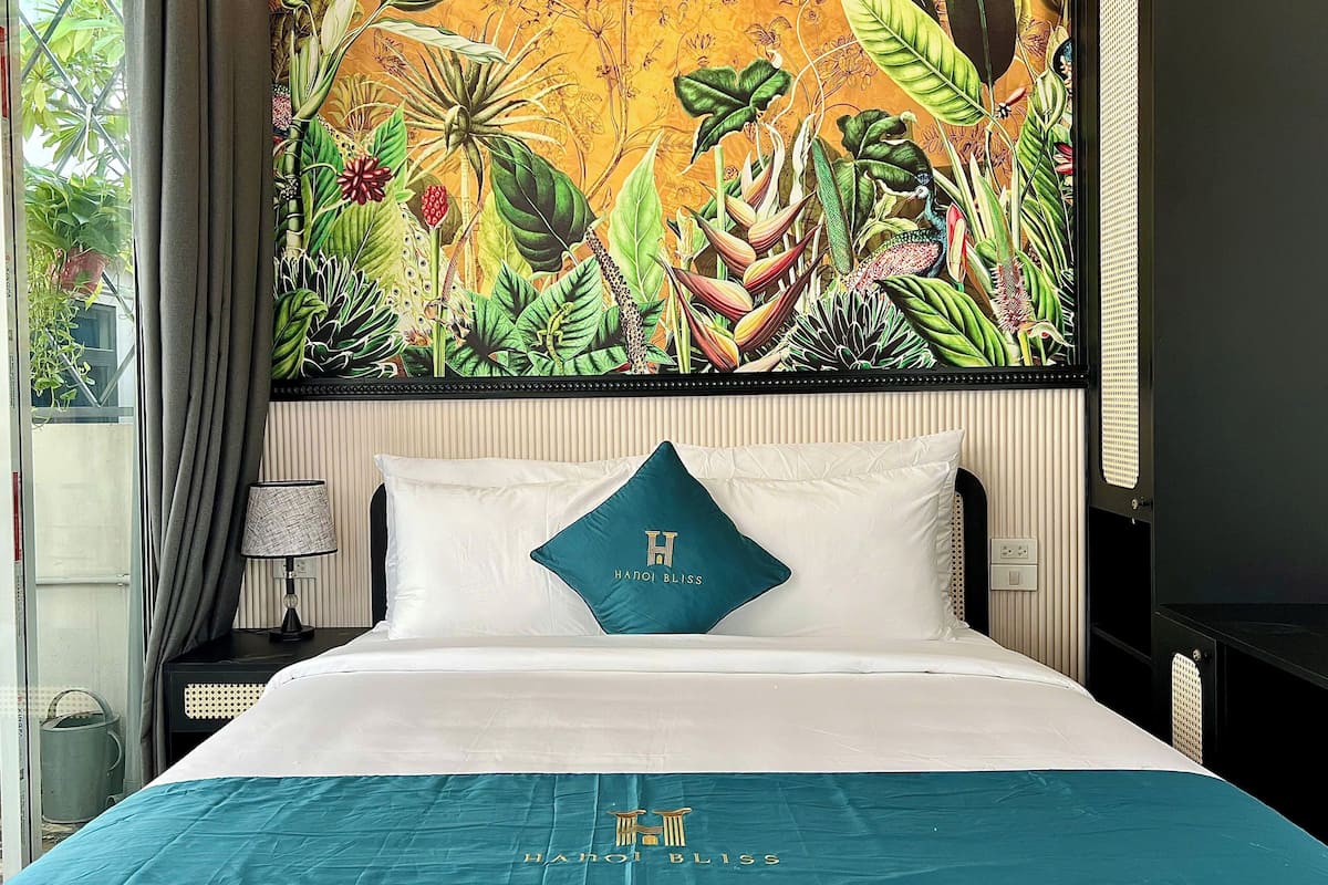Deluxe Double Room, City View | Minibar, iron/ironing board (on request), free WiFi, bed sheets