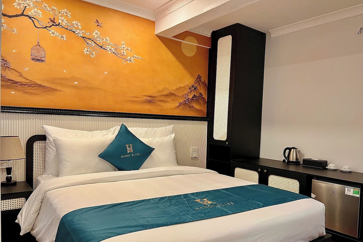 Standard Double Room | Minibar, iron/ironing board (on request), free WiFi, bed sheets