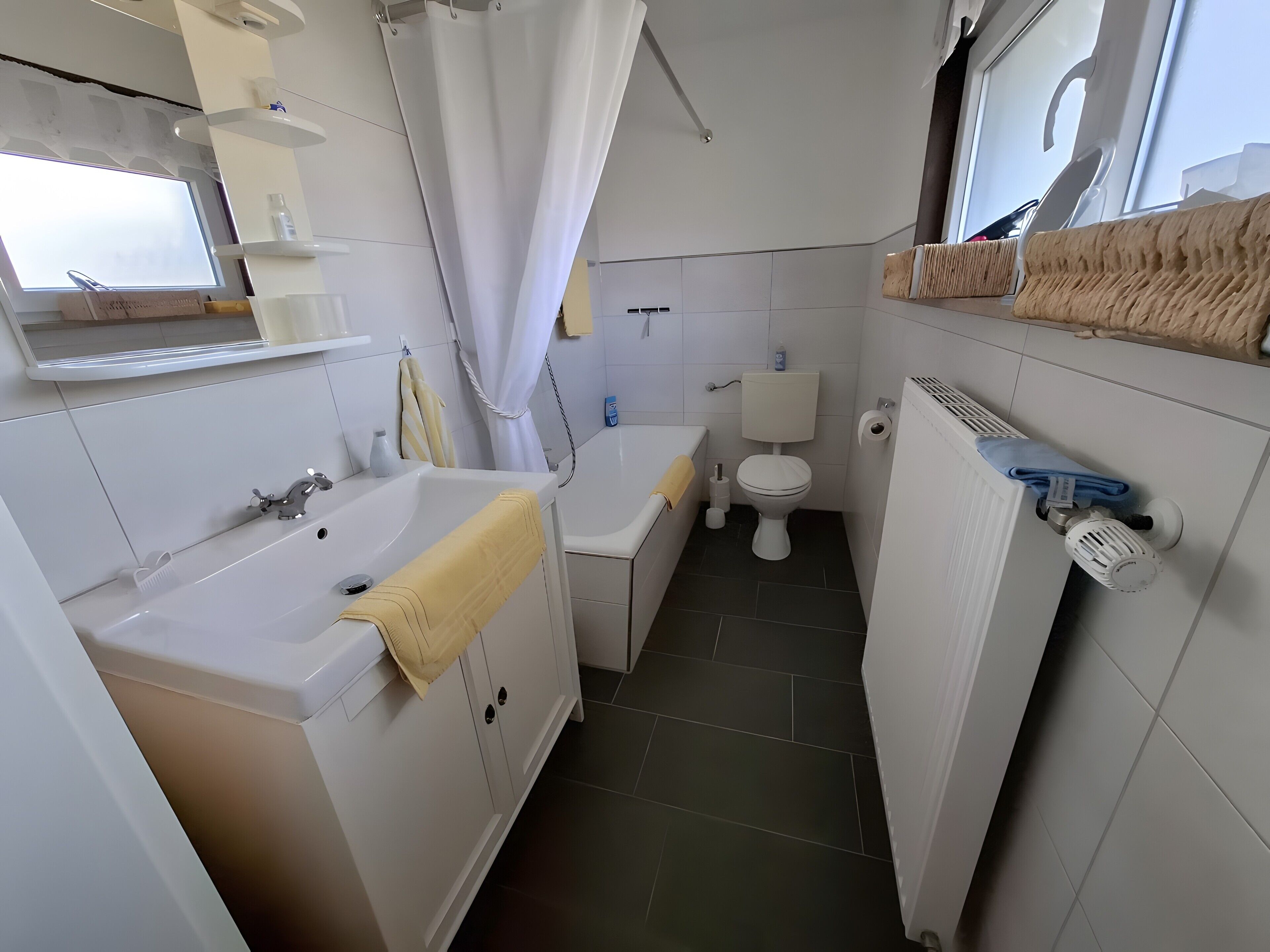 Dusche, Haartrockner, Handtücher
