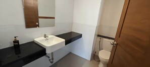 Family Studio | Bathroom | Shower, towels, soap, shampoo - N & B Home Hotel (Ratchathewi)