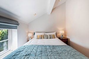 6 bedrooms, WiFi (free), individually decorated, individually furnished
