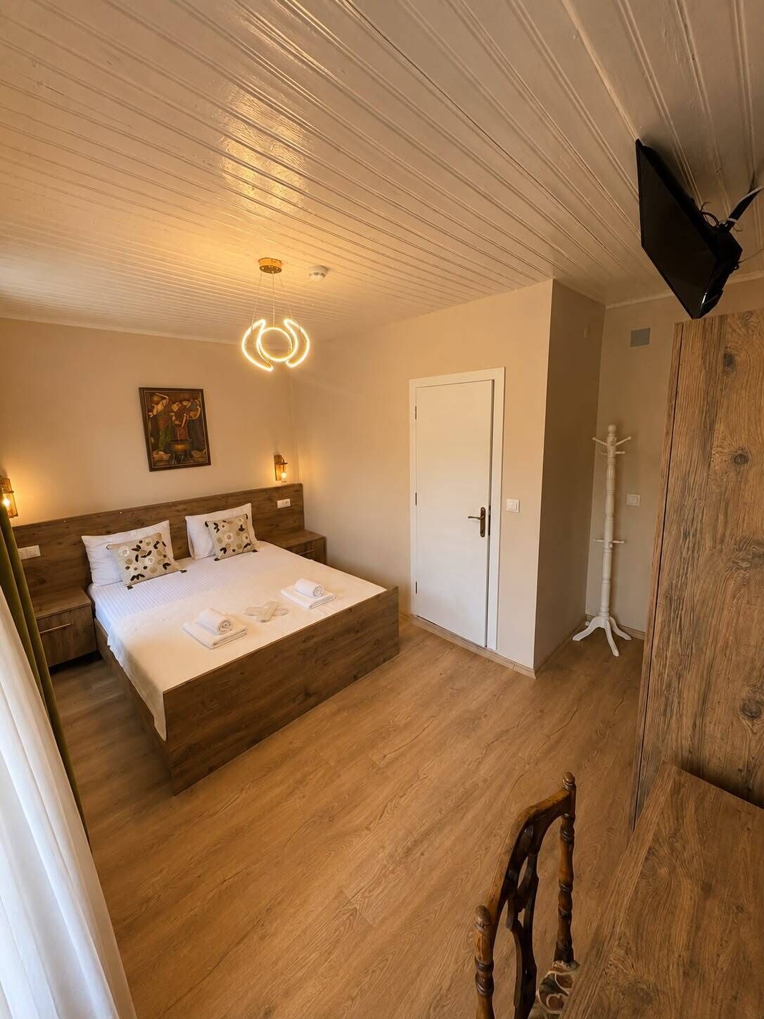 Quarto casal luxo | Escrivaninha, espaço de trabalho para notebook, Wi-Fi de cortesia