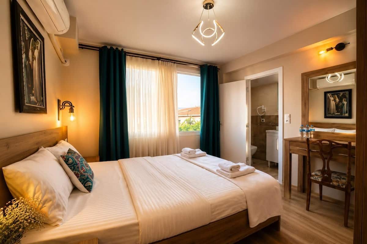 Classic Double Room | Desk, laptop workspace, WiFi (free)