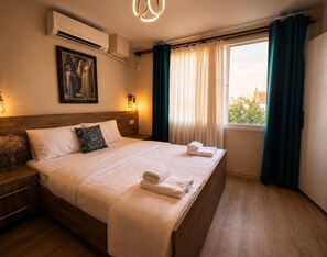Quarto casal clássico | Escrivaninha, espaço de trabalho para notebook, Wi-Fi de cortesia