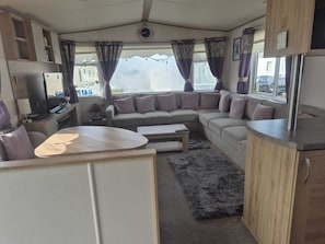 House, 4 Bedrooms, Smoking | Living room