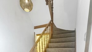 A carpeted staircase with wooden balusters and a handrail, leading to an upper floor. - Sleeps 10 3 Bed Central Grantham with Parking (Grantham)