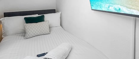 3 bedrooms, iron/ironing board, WiFi, bed sheets
