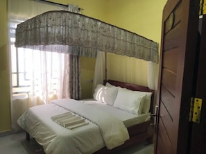 Desk, laptop workspace, WiFi (free) - IGAWILO RESIDENCE HOTEL (Dodoma)