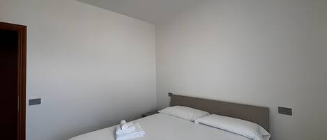 1 habitación, wifi y ropa de cama