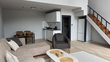 Bungalow familial, piscine privée, vue sur le jardin | Aire de séjour