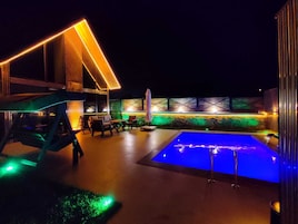 Bungalow de diseño, piscina privada, vistas al jardín | Piscina