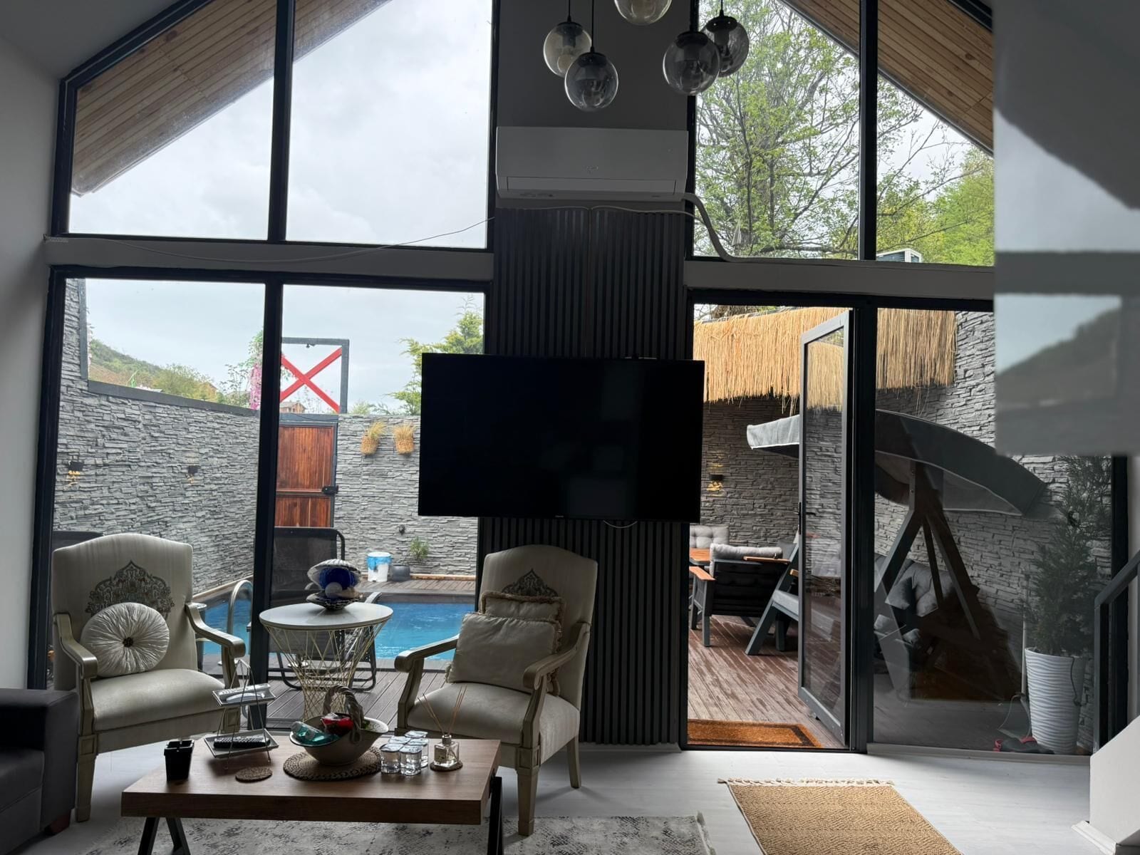 Superior Bungalow, Private Pool, Garden View | Living area