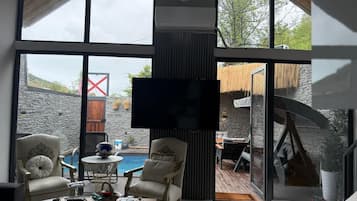 Superior Bungalow, Private Pool, Garden View | Living area