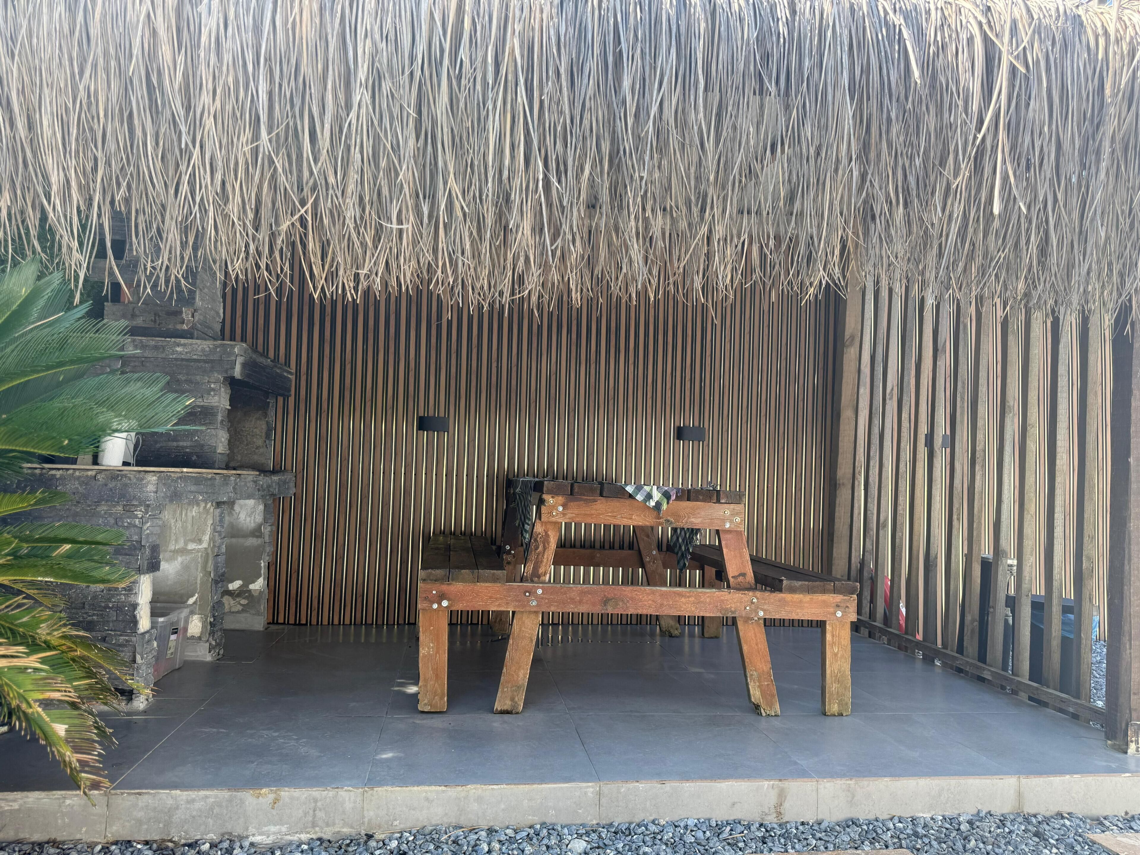 Bungalow – romantic, privat basseng, hageutsikt | Terrasse/patio