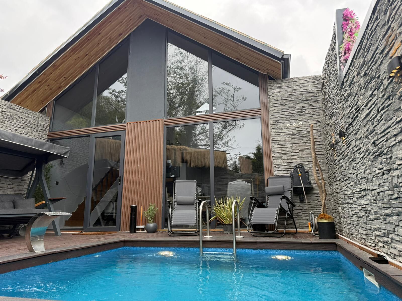 Bungalow Superior, kolam renang pribadi, pemandangan kebun | Wi-Fi gratis