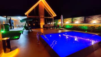 Design-Bungalow, eigener Pool, Gartenblick