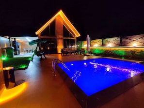 Bungalow Desain, kolam renang pribadi, pemandangan kebun | Wi-Fi gratis