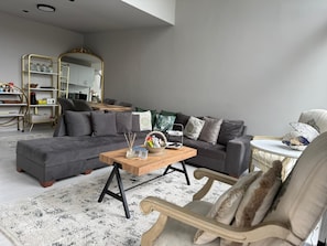 Superior-Bungalow, eigener Pool, Gartenblick | Wohnbereich