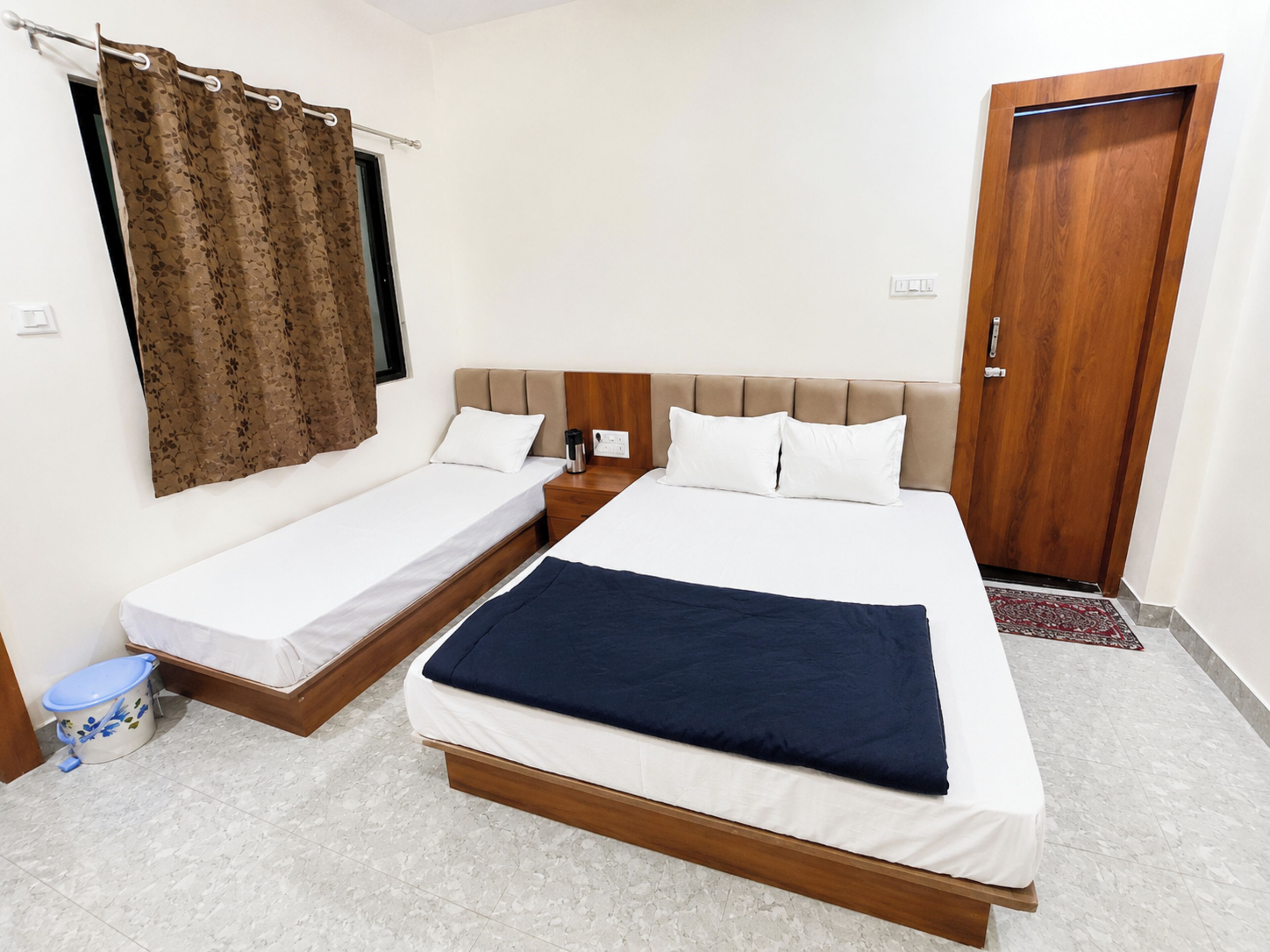 Kamar Triple Standar | Seprai antialergi, meja kerja, kedap suara, dan Wi-Fi gratis