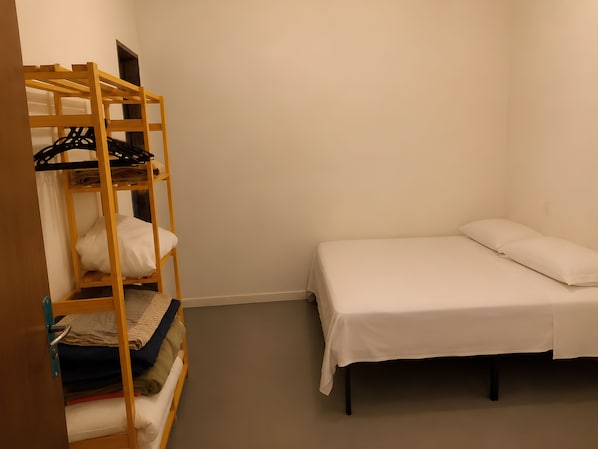 2 bedrooms, bed sheets