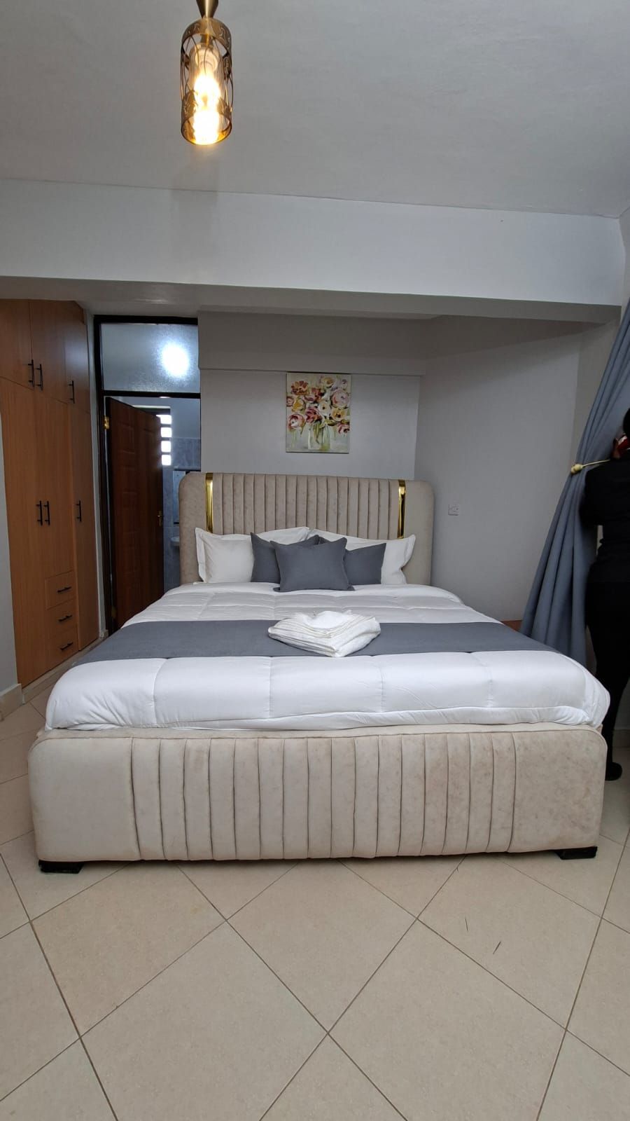 Habitación doble de lujo, vista a la ciudad | Escritorio, espacio para trabajar con laptop y cortinas blackout 