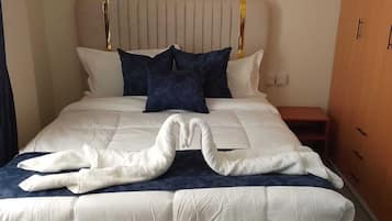 Economy Double Room | Desk, laptop workspace, blackout drapes, WiFi (free)