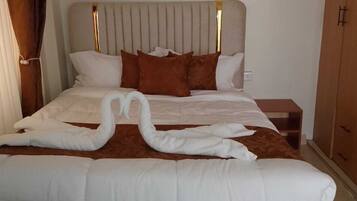 Superior Suite, City View | Desk, laptop workspace, blackout drapes, WiFi (free)