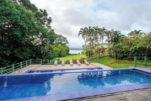 Buena Vista Escape | Lake Views, Pool & Nature