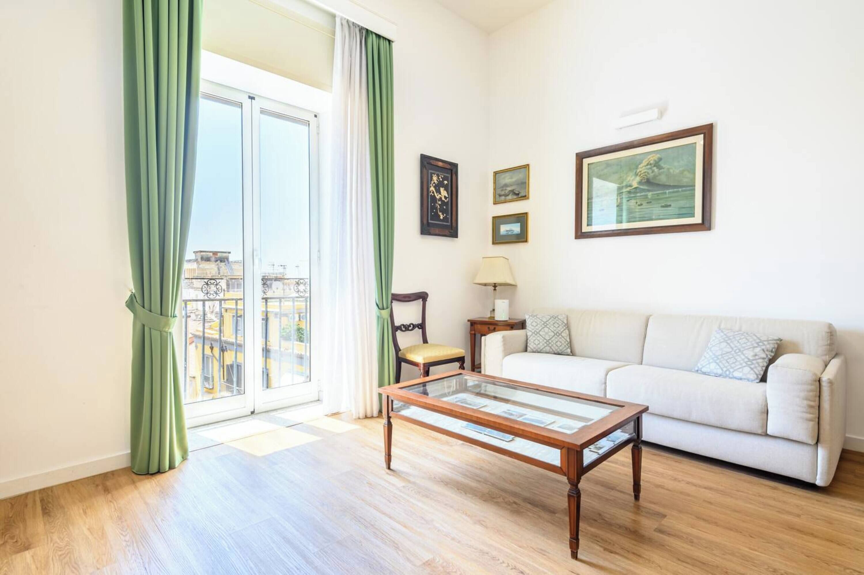 Apartment (3 Bedrooms) | Living area