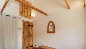 2 bedrooms, WiFi (free), individually decorated, individually furnished